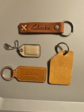 Clarks Leather Key & Tag Set in Tan and Cream - 4 Pieces